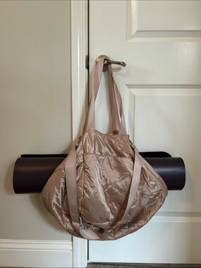 Oysho Quilted Shiny Taupe Yoga Tote Bag with Exterior Zips